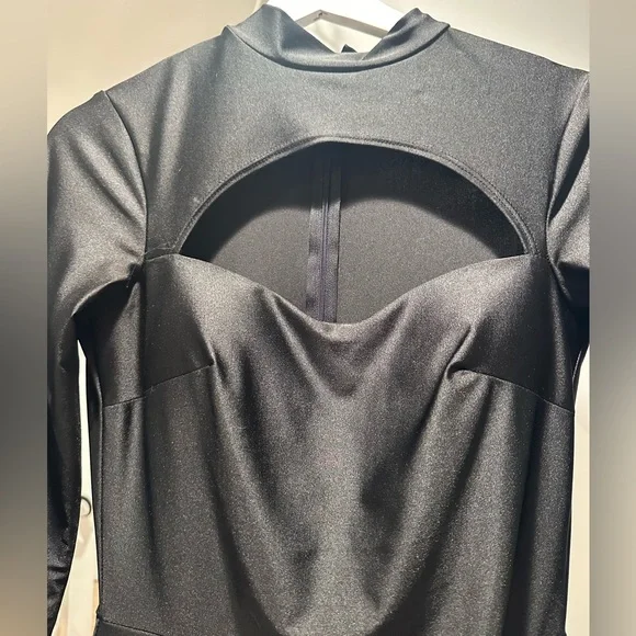 Fashion Nova black dress - Picture 3 of 6